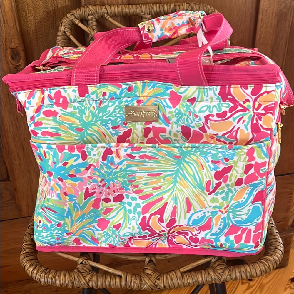 NWT Lilly Pulitzer Insulated Cooler bag. Two zippered & one open pocket outside.